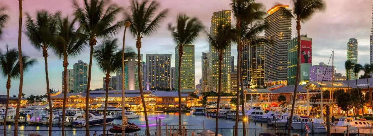 Miami fillérekből: útikalauz a Varázsvároshoz szűkölködő öribariknak