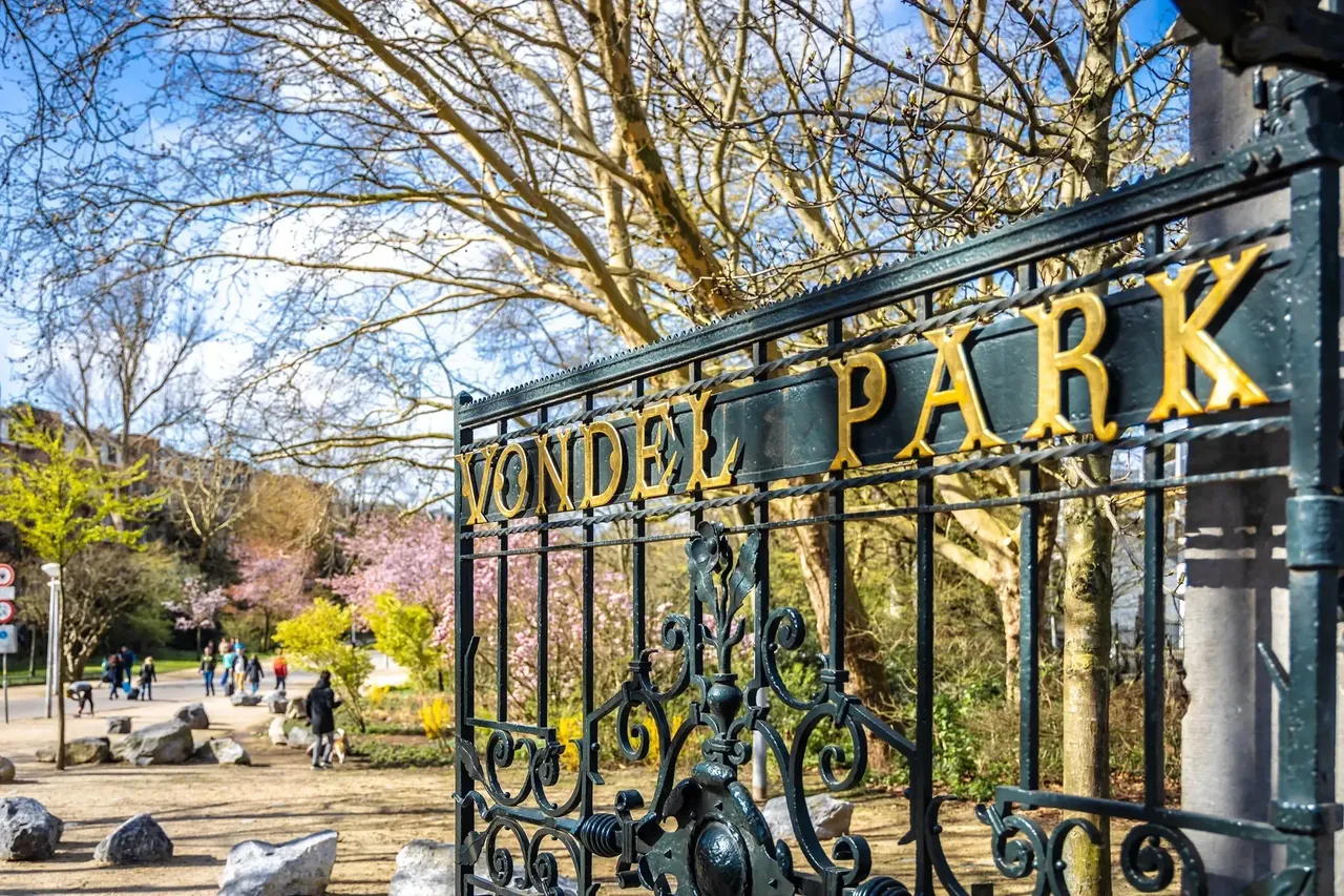 wejscie do parku vondelpark