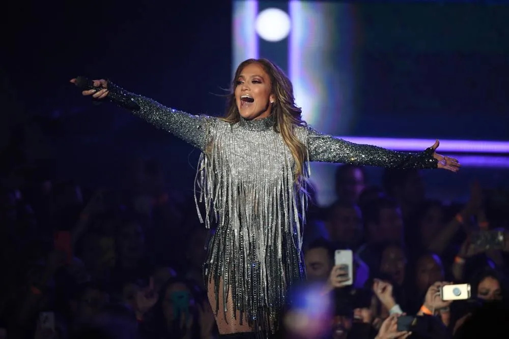 Jennifer Lopez performing on stage — Getty Images