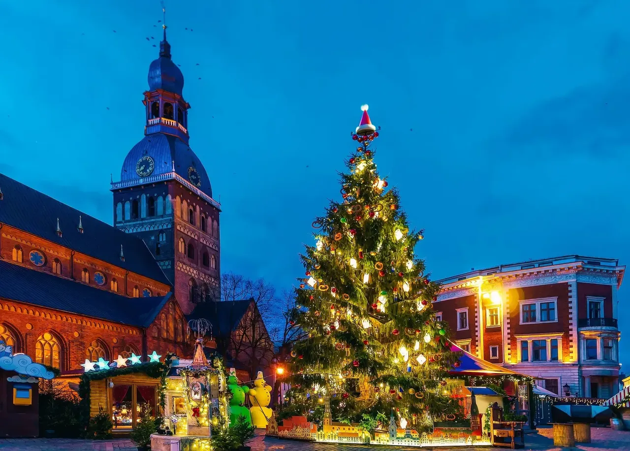 Cozy wooden stalls and holiday decor at the Riga Christmas Market in the city’s historic center.