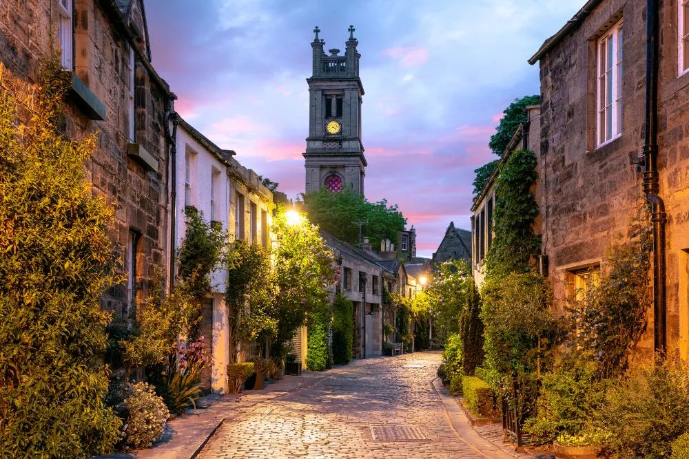 Stradă din Edinburgh la apus