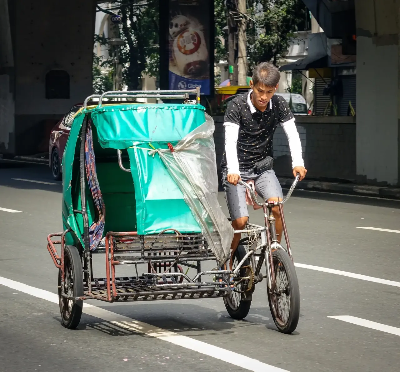 Rickshaws can help relax in Manila’s heavy traffici- Phuong D. Nguyen / Shutterstock business traveller