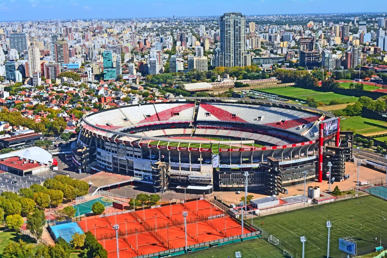 The game takes place either in El Monumental, the giant 1930s bowl, or in Boca’s emblematic, three-sided-plus-a-flat-bit Bombonera — Diego O. Galeano / Shutterstock Suggested by you: 10 best cities for football derbies