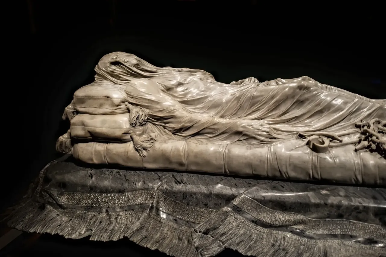 Chrystus spowity całunek w Muzeum Kaplicy Sansevero w Neapolu, Włochy