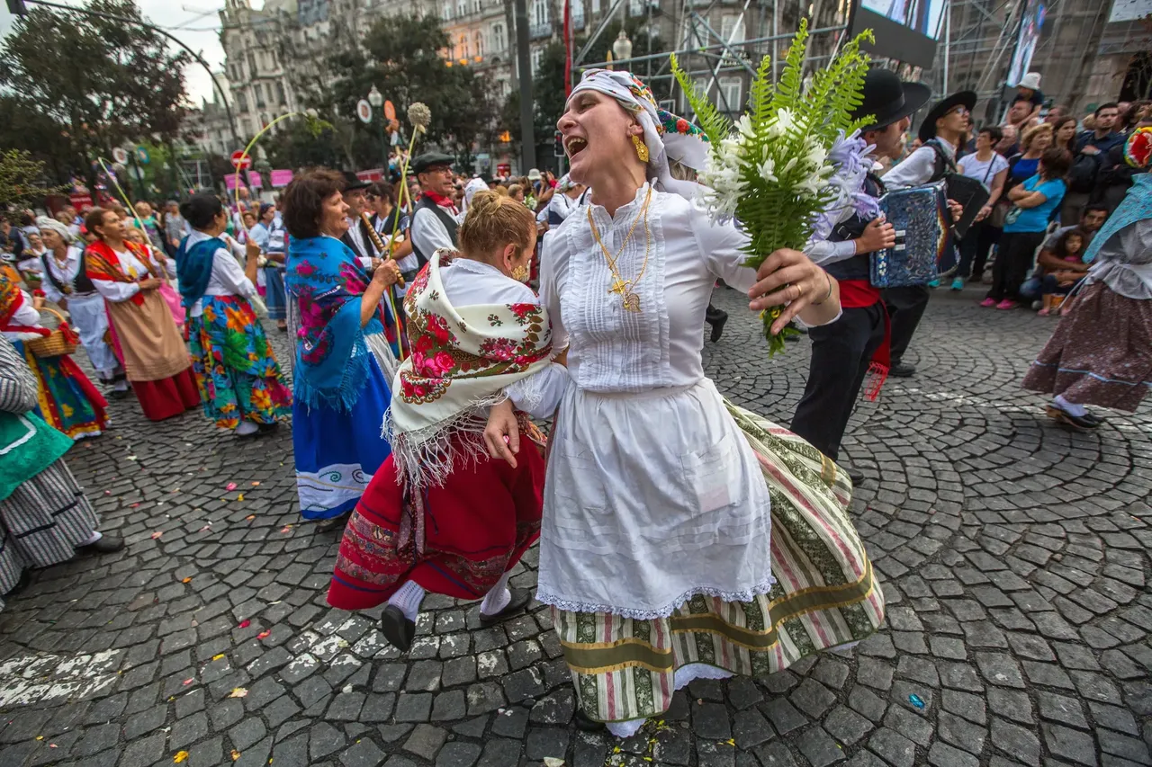 People are hitting each other on the head with either garlic flowers or plastic hammers — De Visu / Shutterstock the 6 best places to travel in June 2019