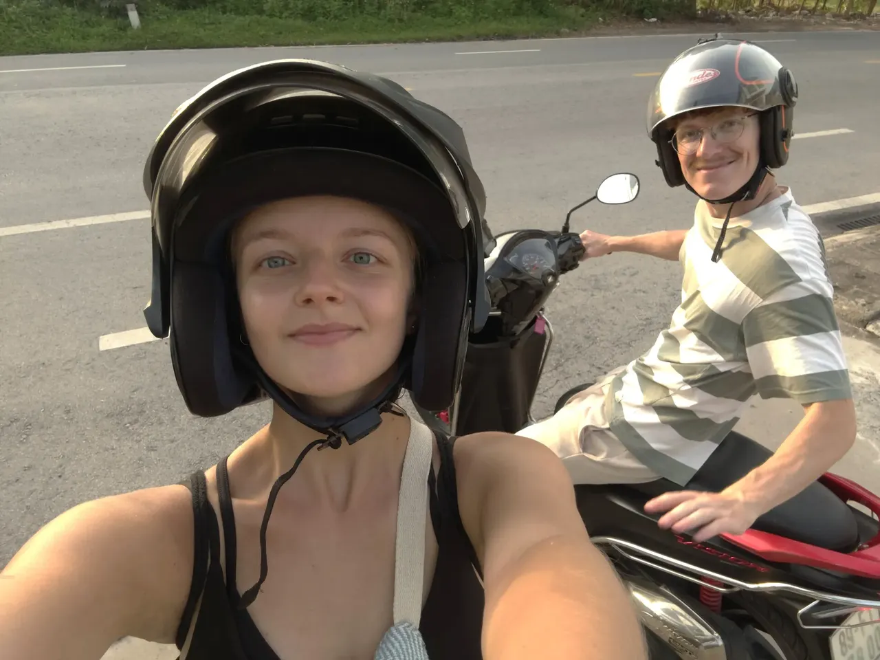 2 osoby na skuterach w Wietnami