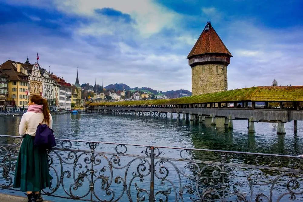 Drewniany most z XIV w. - Kapellbrücke w Lucernie.