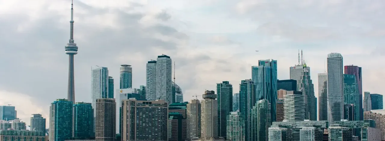 Budżetowy przewodnik po Toronto: tanie sposoby na zwiedzanie