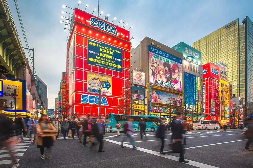 Busy street in Akihabara