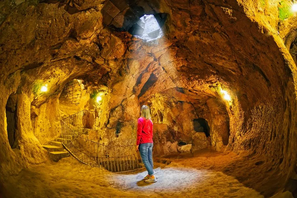 Peștera Derinkuyu din orașul subteran, Cappadocia , Turcia