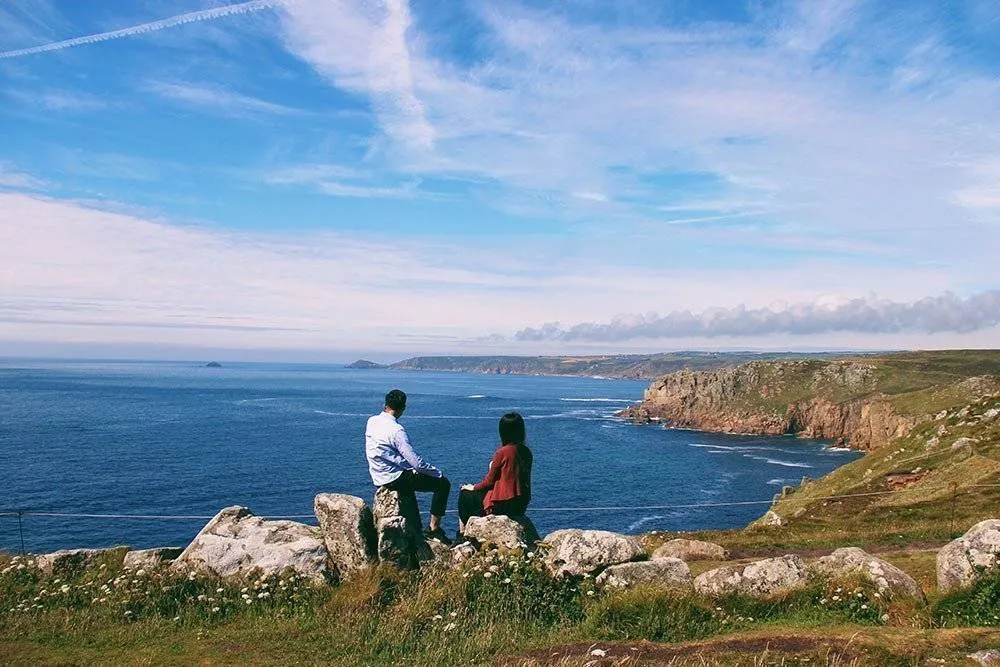 Couple on the coastline of Cornwall, United Kingdom