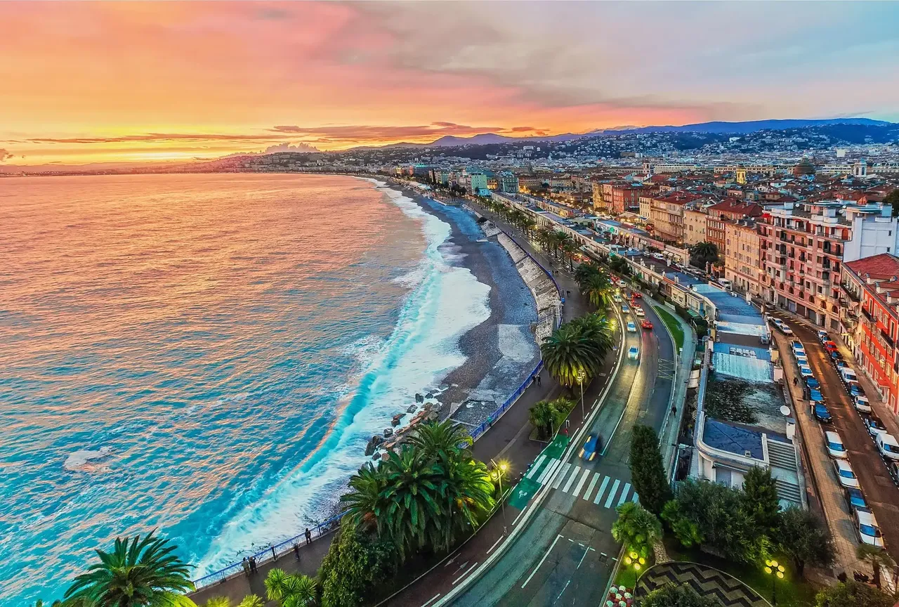 Promenade des Anglais bears its name after Victorian Englishmen - Shutterstock September