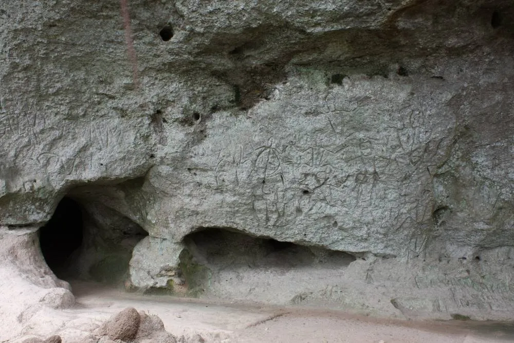 Angono petroglyphs — Raffy-ish, CC BY-SA 3.0, via Wikimedia Commons