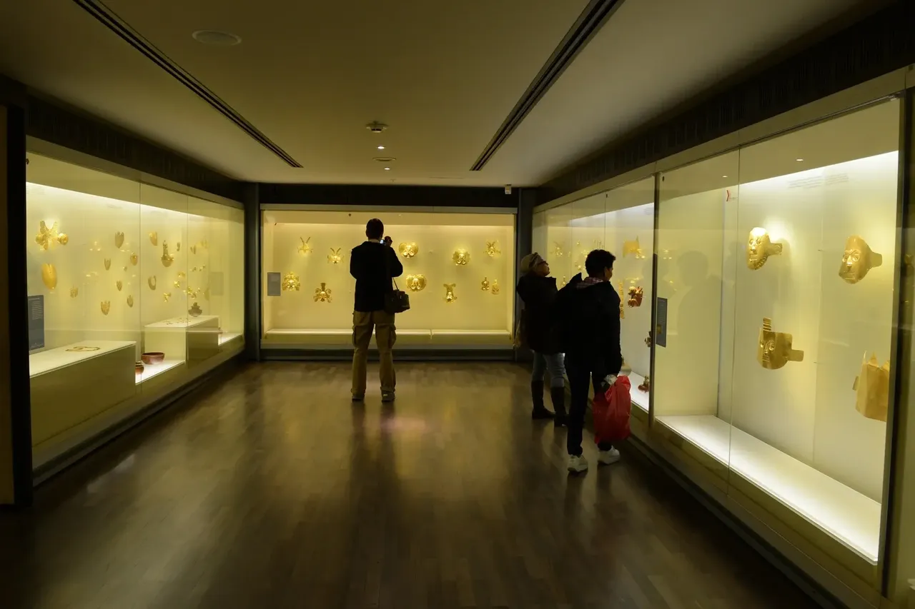 The Gold Museum of Bogotá preserves hundreds of gold pieces from different indigenous pre-Hispanic tribes — Free Wind 2014 / Shutterstoc