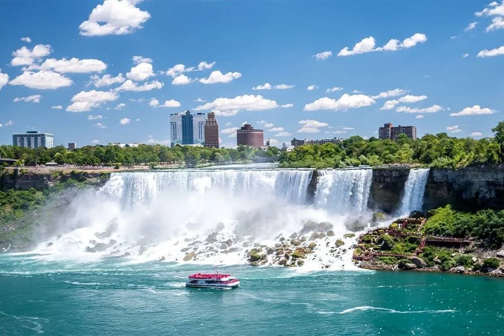 Érdemes megállni Hamiltonban a Niagara-vízeséshez vezető úton.