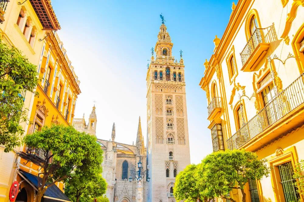 Priveliște panoramică a orașului vechi din Sevilla