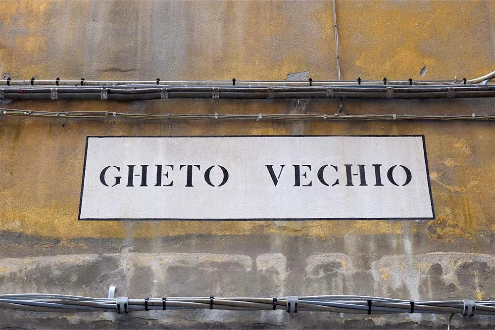 Znak wyznaczający granicę dawnej dzielnicy żydowskiej Cannaregio