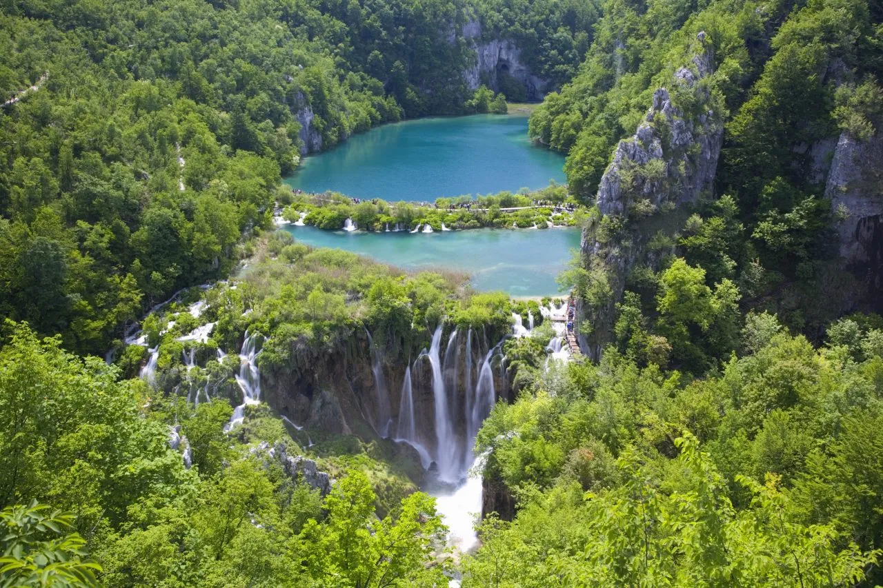 Kaluderovac Lake and falls, Plitvice NP, Croatia