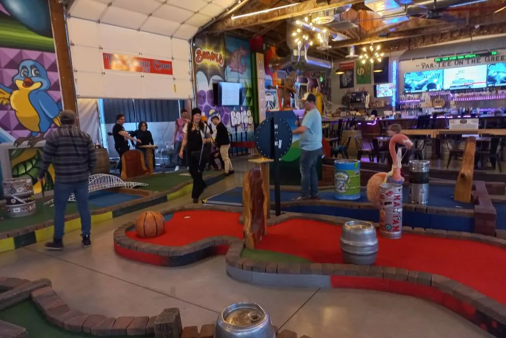 Minigolfbár belseje Portlandben - David Szmidt