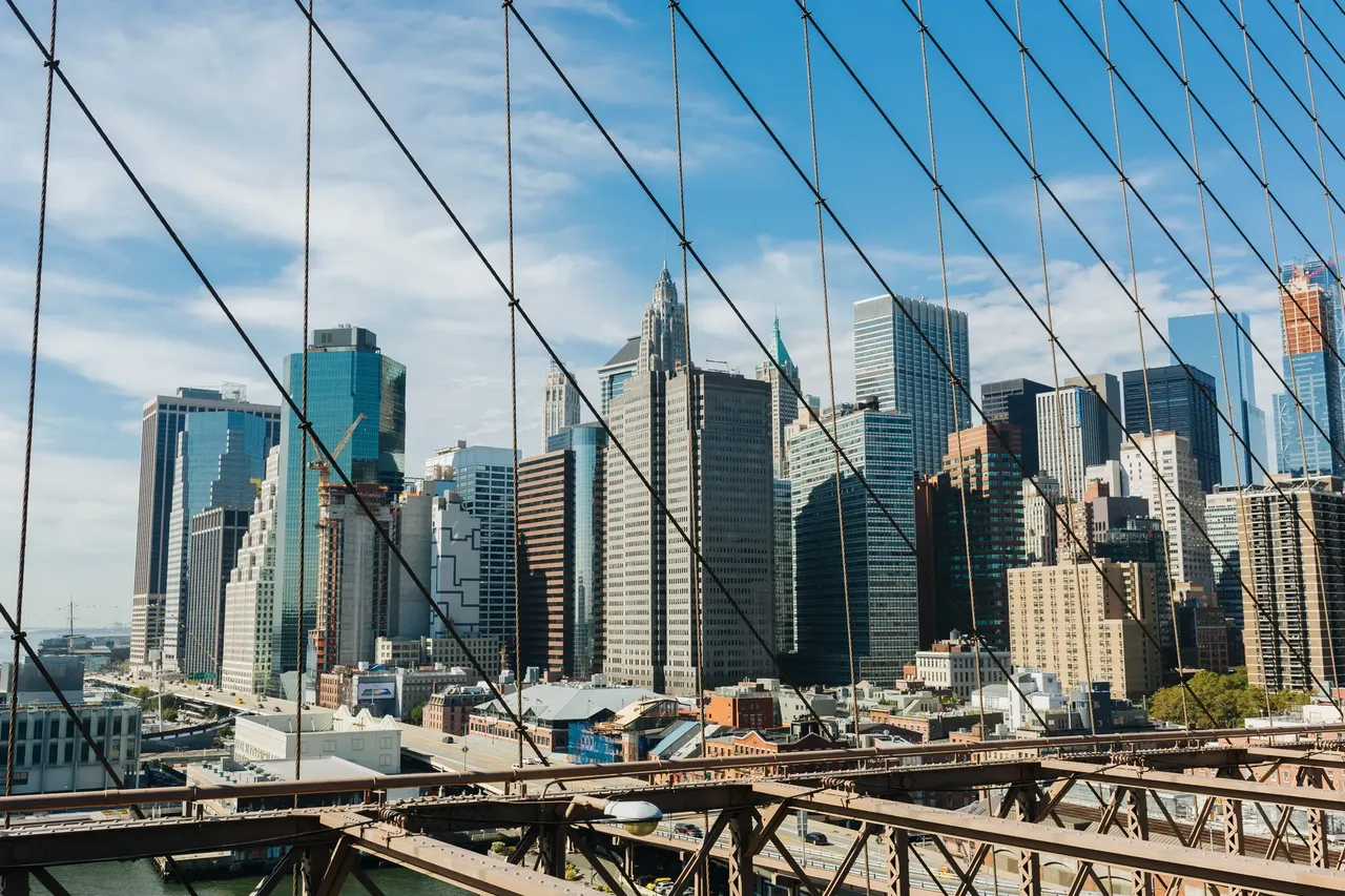there are still places to stay in Manhattan that won’t eat up your entire budget — Shutterstock Valentine’s Day