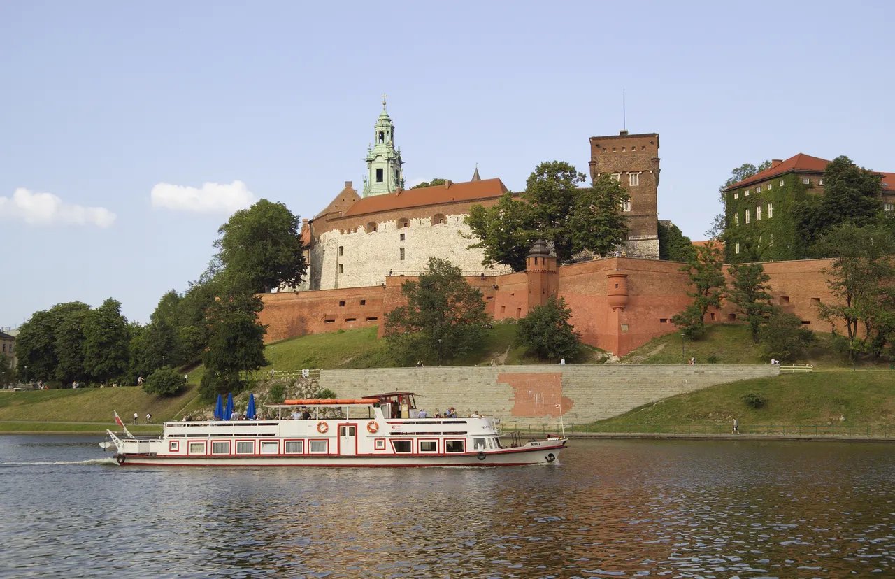 A Wawel-domb és a Visztula folyó, Krakkó, Lengyelország