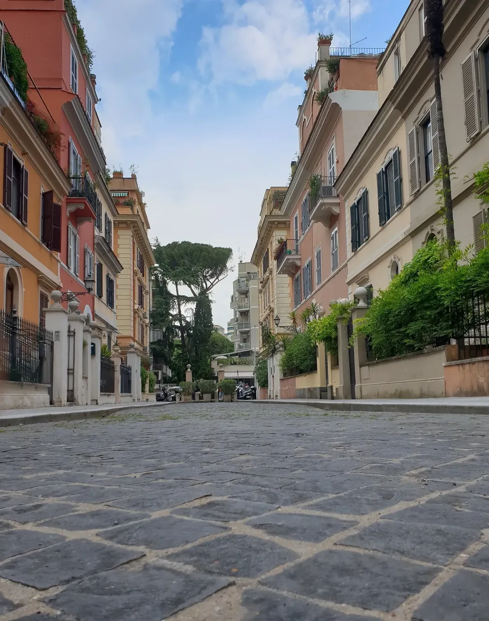 Ground view down a street in Piccola Londra — Shutterstock