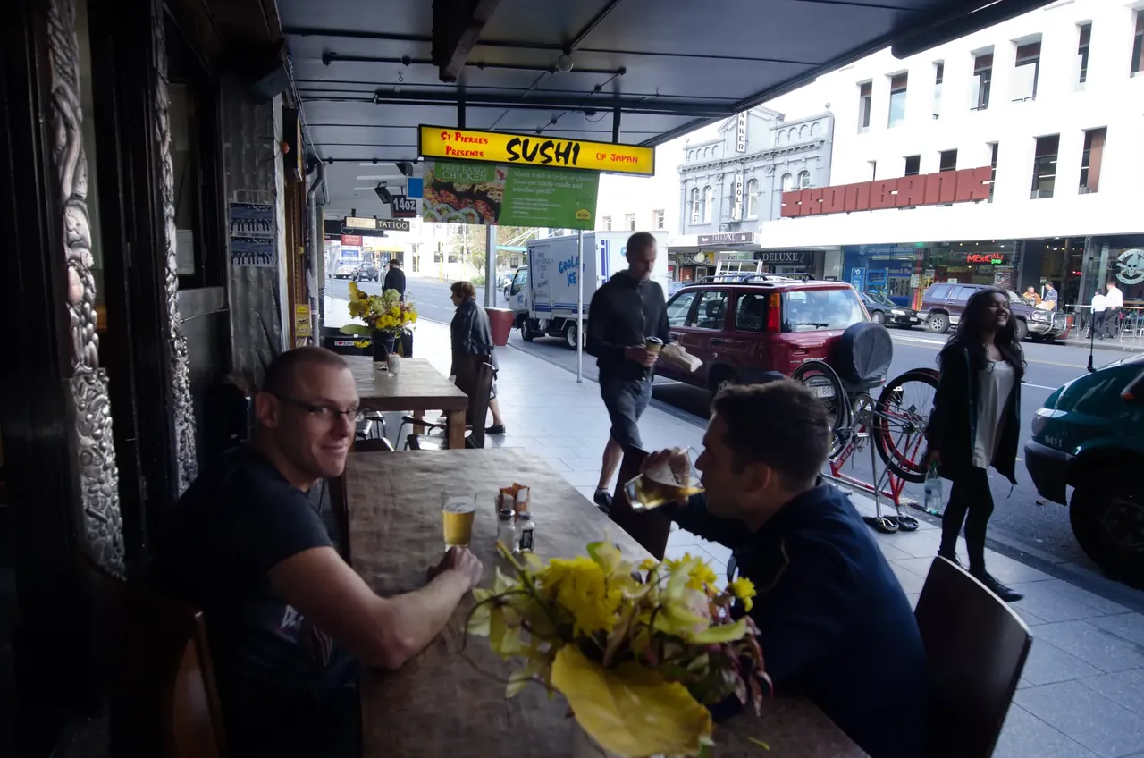 Con una gran selección de bares y restaurantes, Auckland se ha convertido en el paraíso de los amantes de la comida — ChameleonsEye / Shutterstock 8 ciudades en las que realmente podrás tomarte un respiro