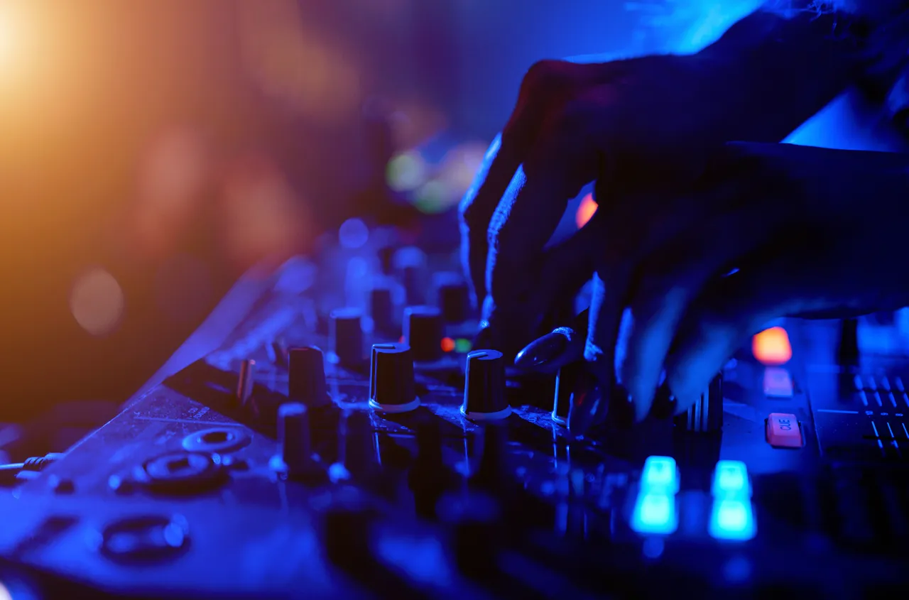 DJ la o petrecere