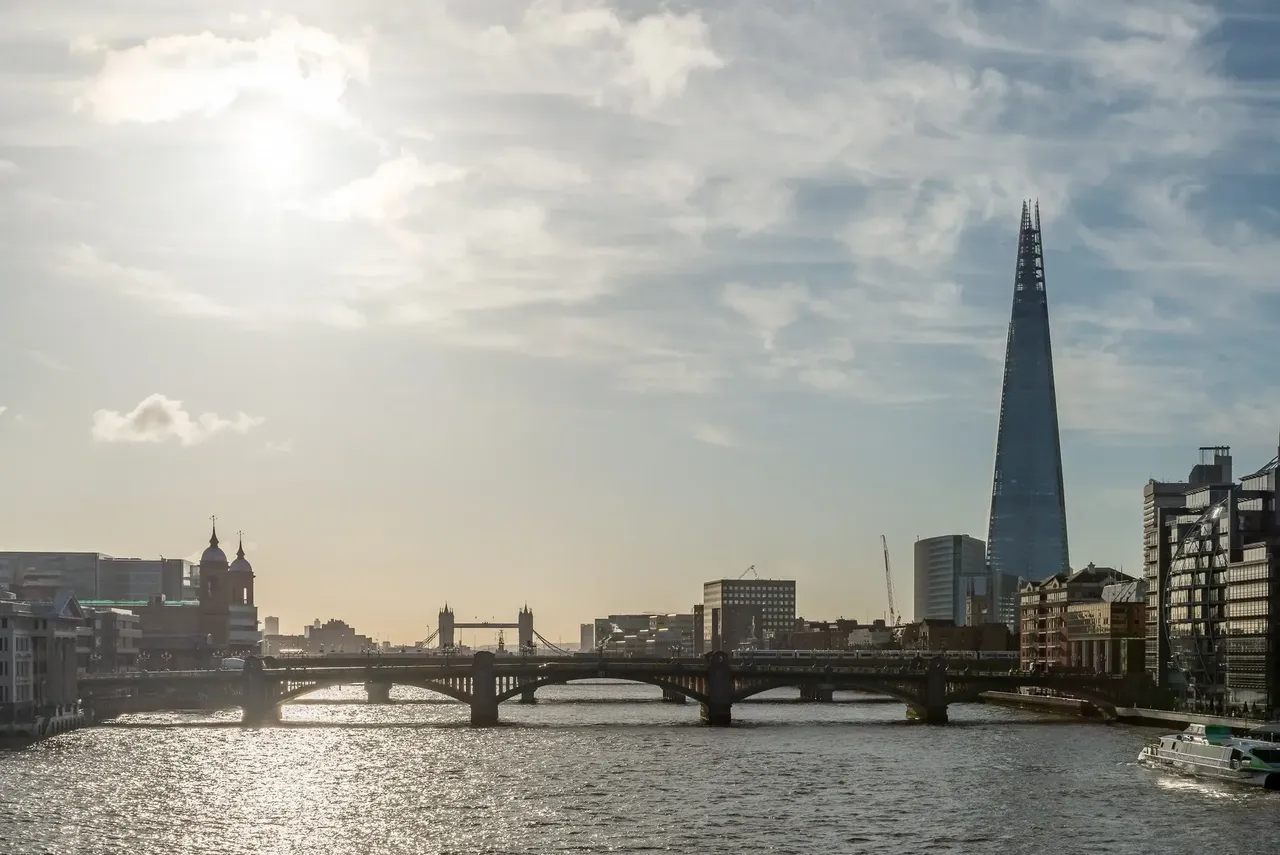 The bridges in Enbankment are a perfect place for vagrants to spend their nights - Shutterstock Book Lovers