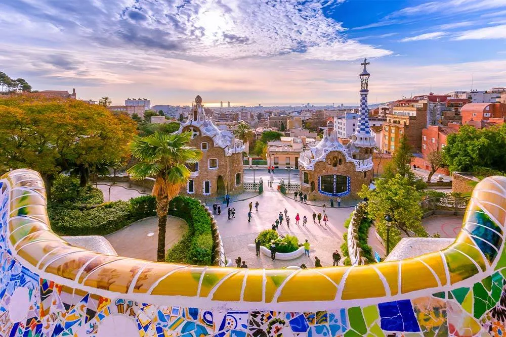 Barcelona a Güell Parkból — Shutterstock