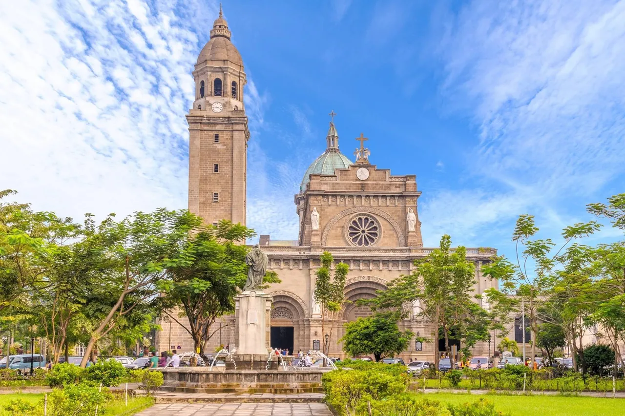 Manila Cathedral — Shutterstock