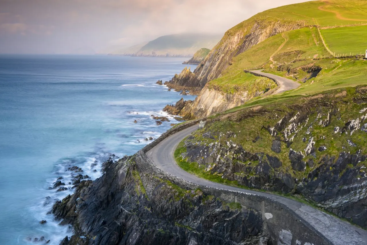 Coumeenoole beach (Slea Head), Dingle peninsula, County Kerry, Munster province, Ireland, Europe.