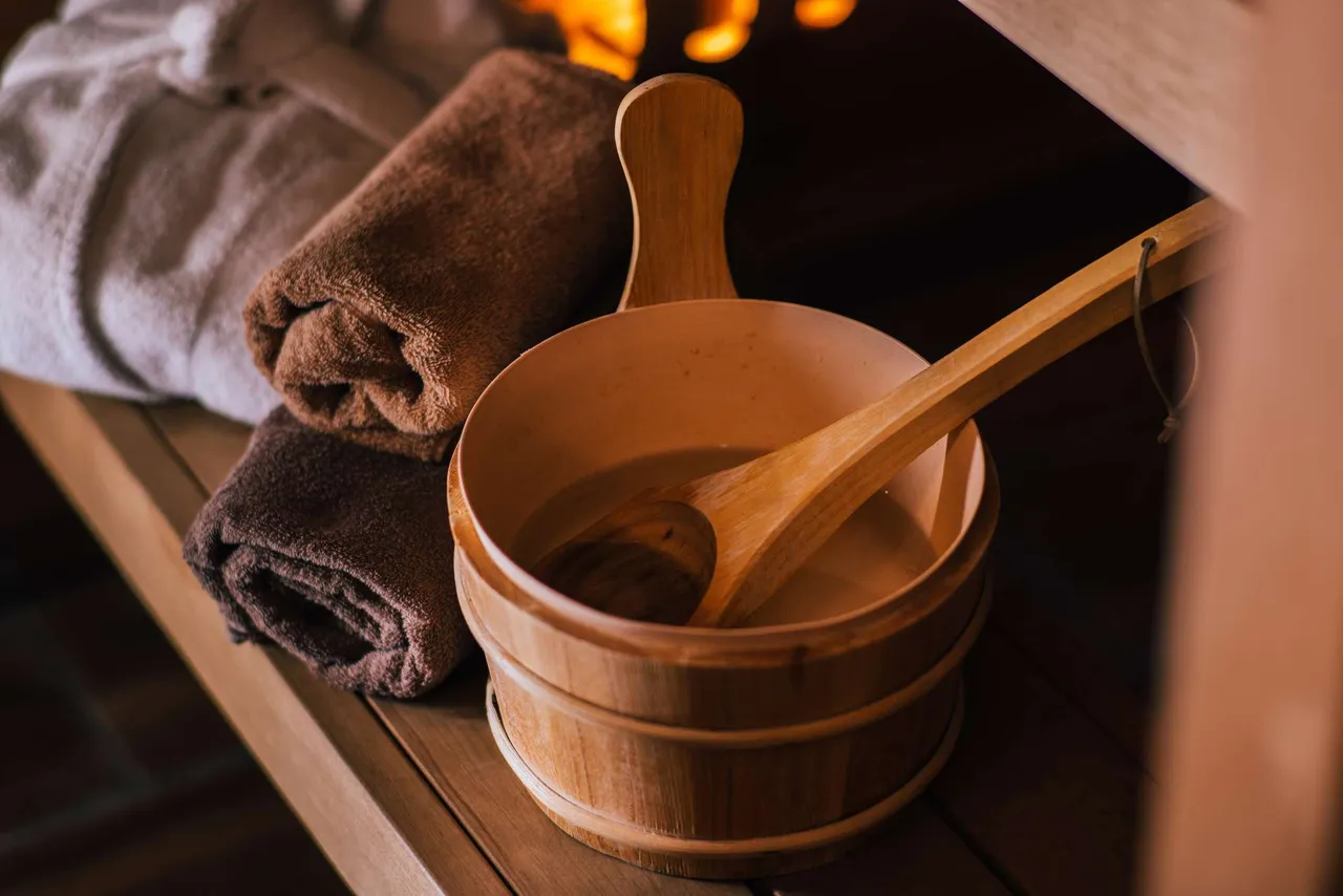 Bucket and towels in sauna ready for using.
