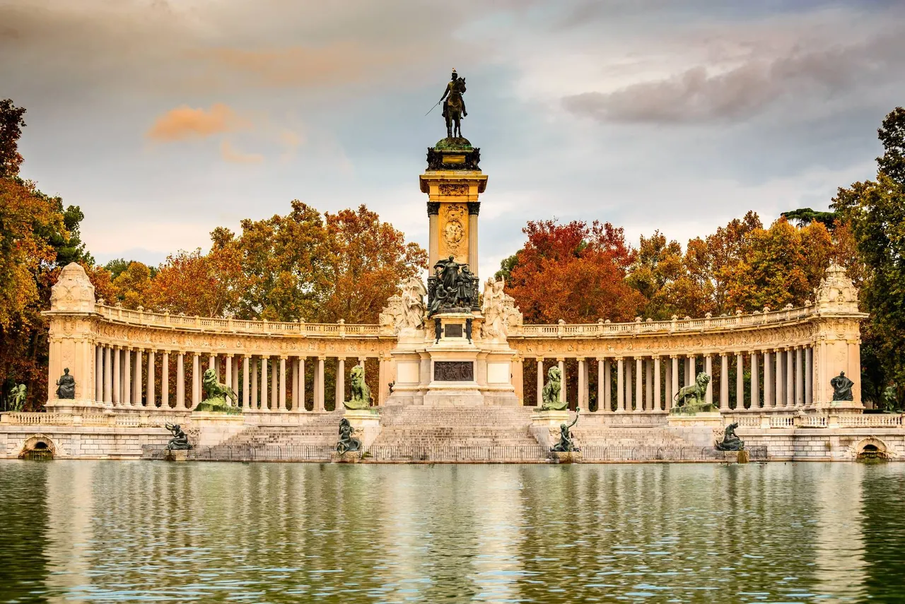 Architecture in El Retiro — Shutterstock