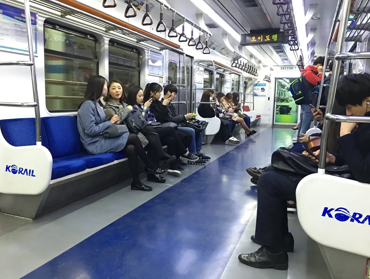 Being relatively new the Seoul Metro has all the perks of modern life — withGod / Shutterstock transport, subway