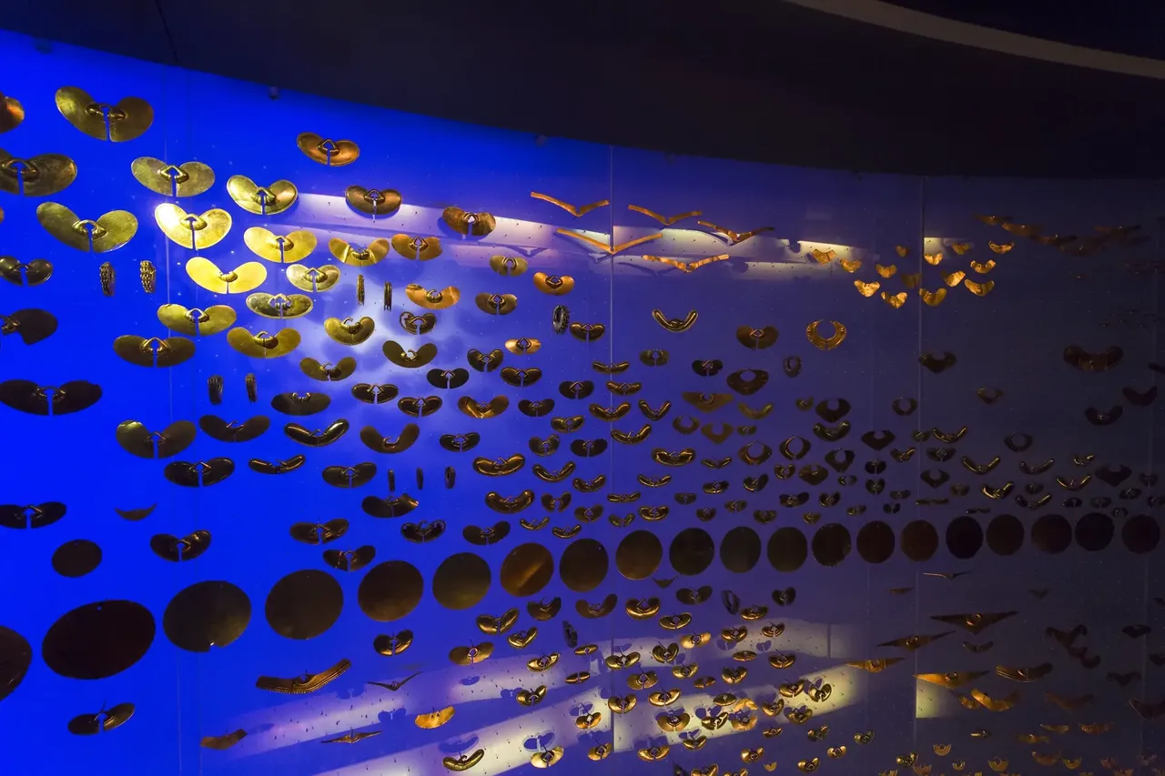The didactic section of the exhibition has breastplates, belts, bracelets, or earrings placed on the walls — Shutterstock