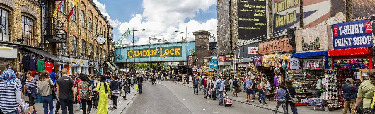 Camden Town, Camden High street lângă Camden Lock Market.
