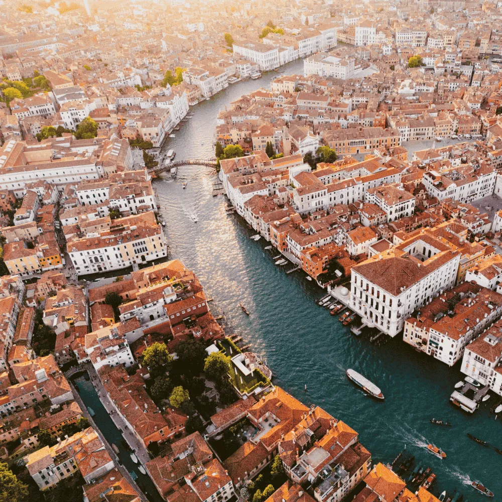 Canal-ifornia Dreamin’: Venice Travel Tips for the Chronically Underfunded