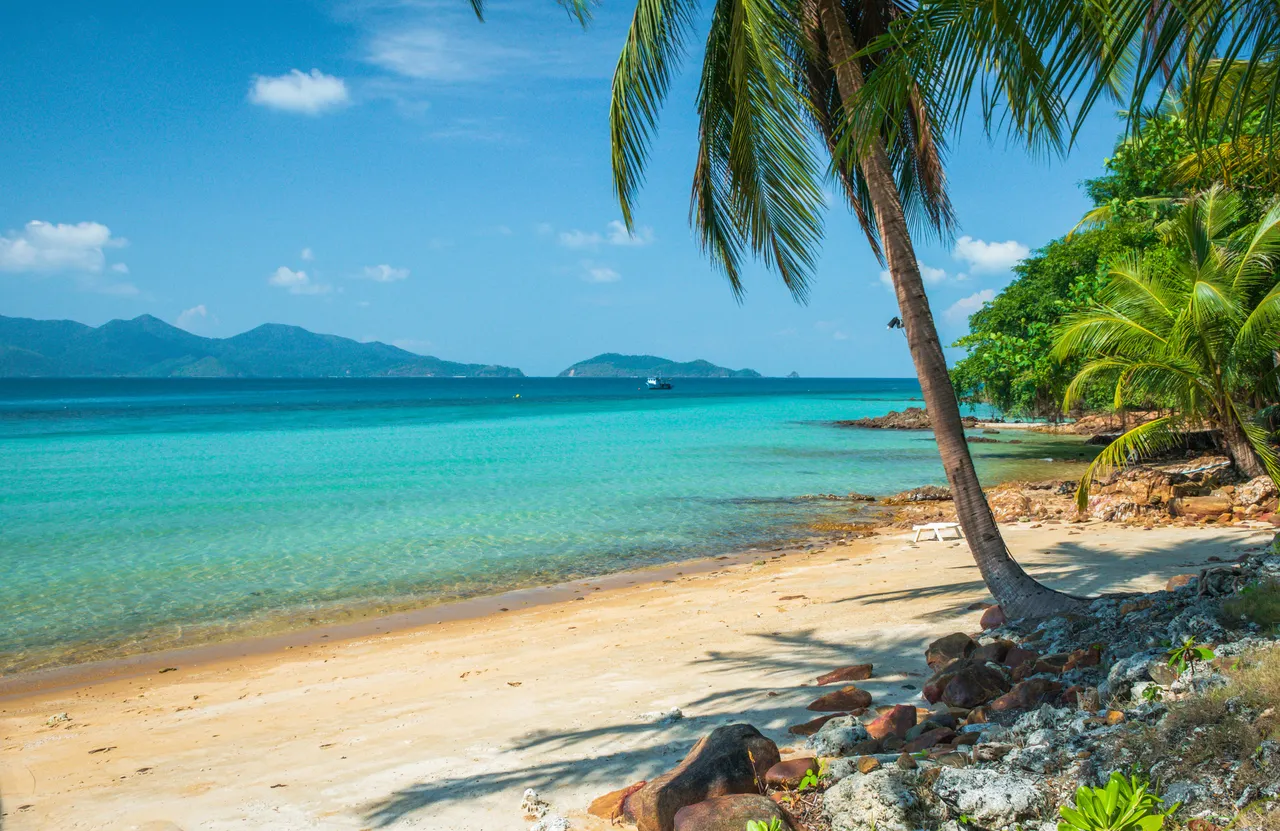 Plajă tropicală pe insula Koh Chang, provincia Trat, Thailanda, Asia