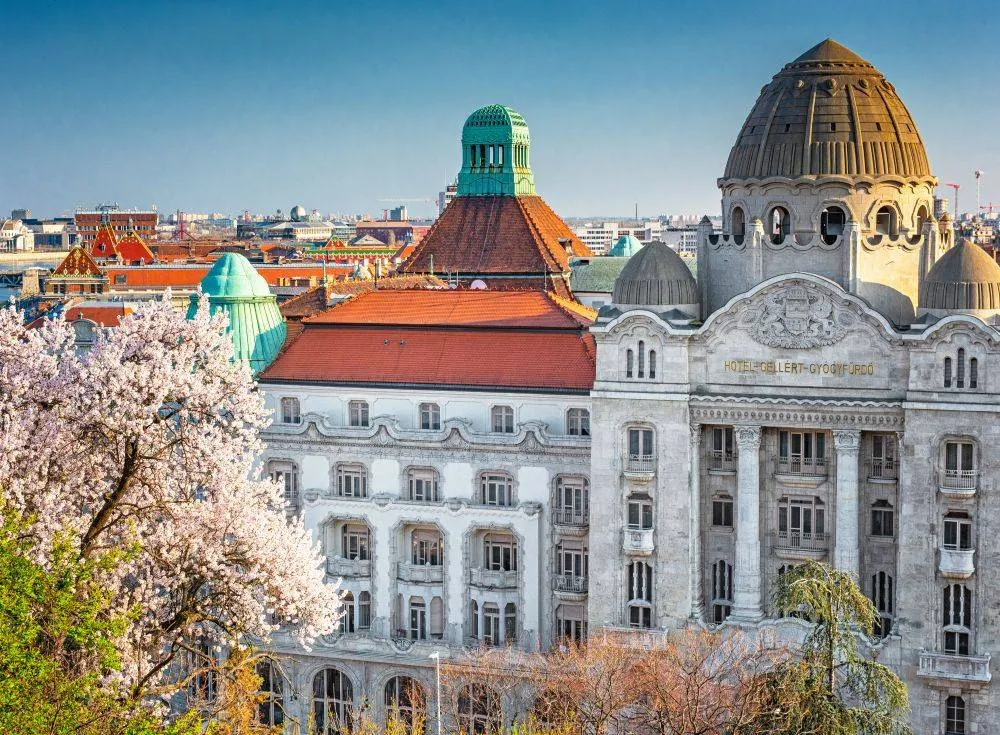 A Gellért Fürdő épülete — Shutterstock
