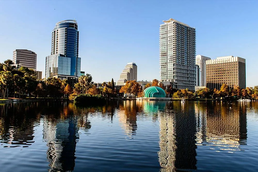 Orlando no solo ofrece parques temáticos y fantasía. El paisaje urbano es increíble