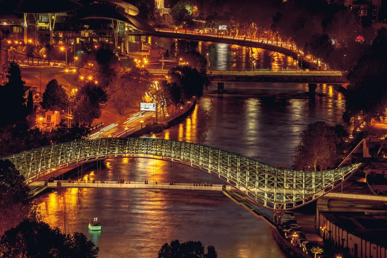 Bridges over the Kura light up at night in Tbilisi – Shutterstock
