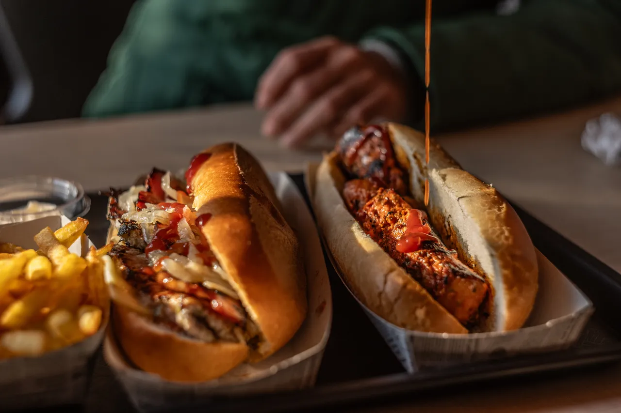Bocadillos autentice de porc spaniol, pline de arome și ingrediente proaspete