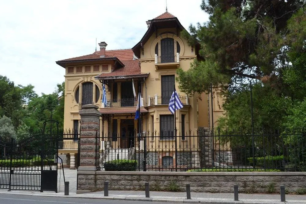 W Villa Bianca od 2013 roku mieści się Miejska Galeria Sztuki - Pappasadrian,