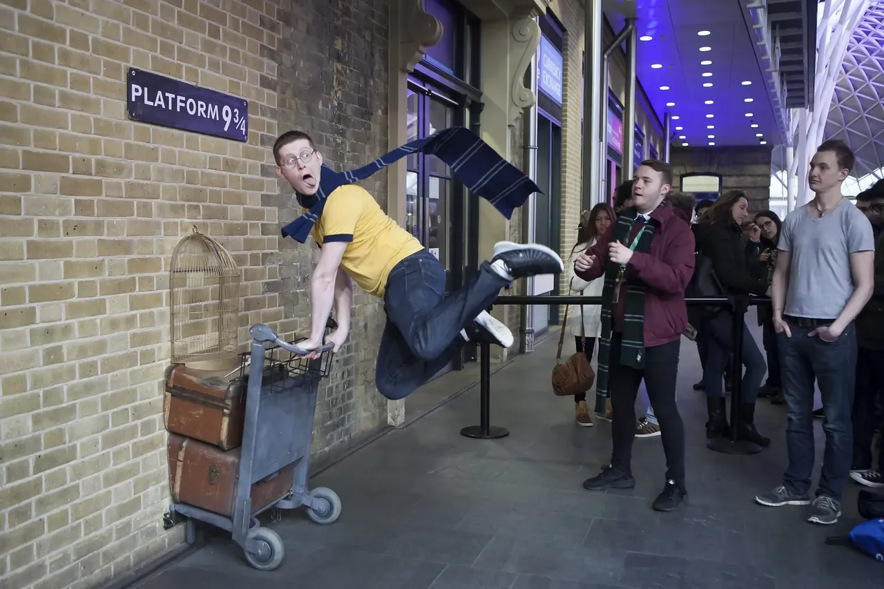 Harry Potter fan trying to pass through the magic platform - Elena Rostunova / Shutterstock Book Lovers