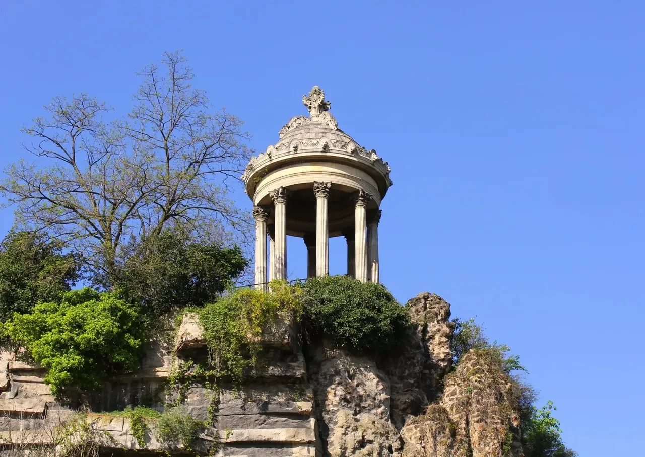 Temple de la Sibylle in Parc des Buttes Chaumont in Paris, France.