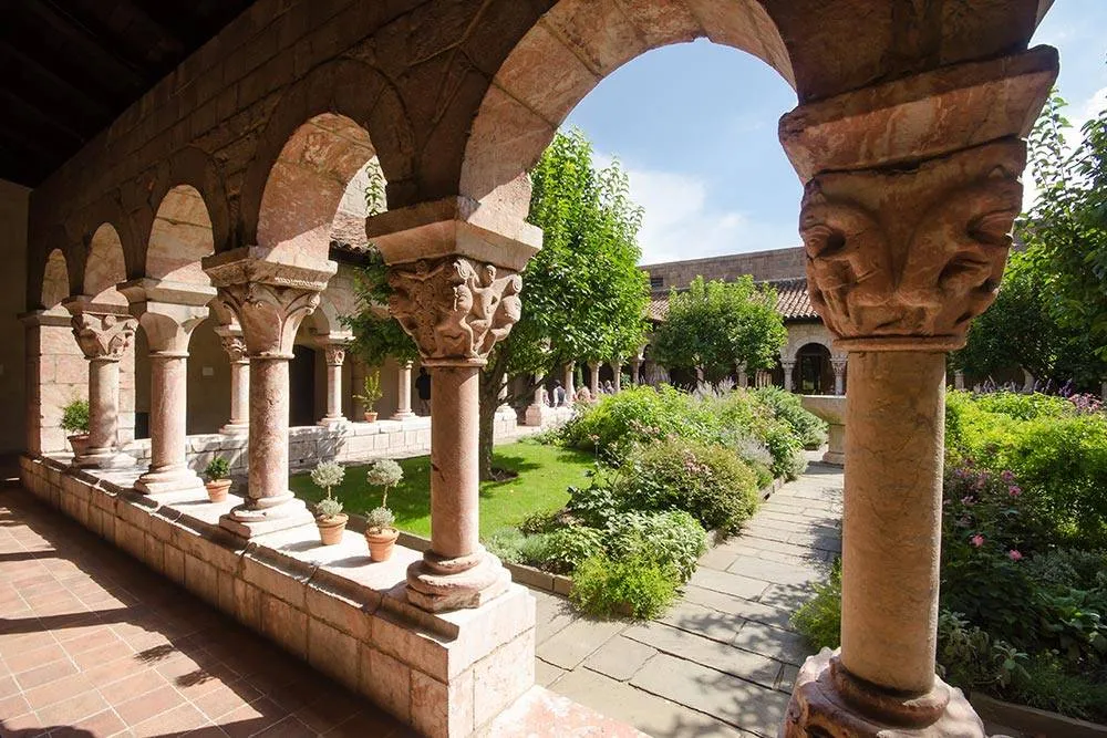 A Met Garden Cloisters három kert, amelyeket a középkori kerteknek megfelelően alakítottak ki