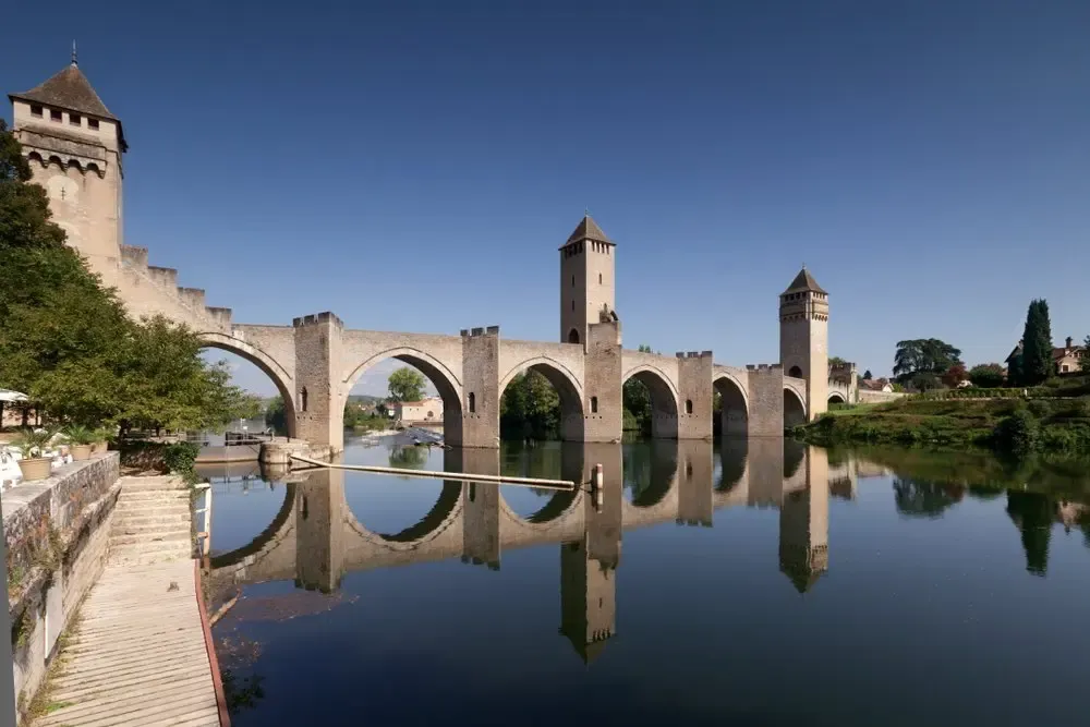 Pont Valentré has six Gothic arches and three square bridge towers — Shutterstock