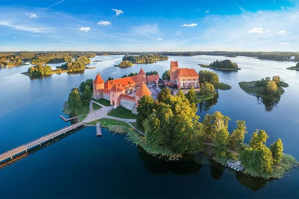 A Vilniustól nem messze található csodálatos Trakai-szigeti várat érdemes meglátogatni