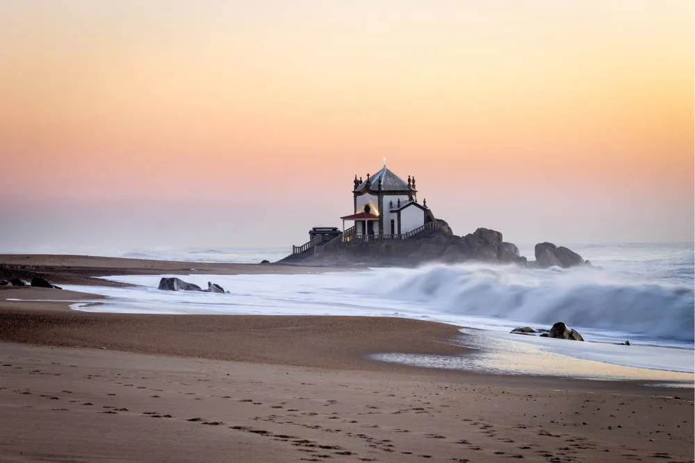 Capela do Senhor da Pedra naplementében - Getty Images